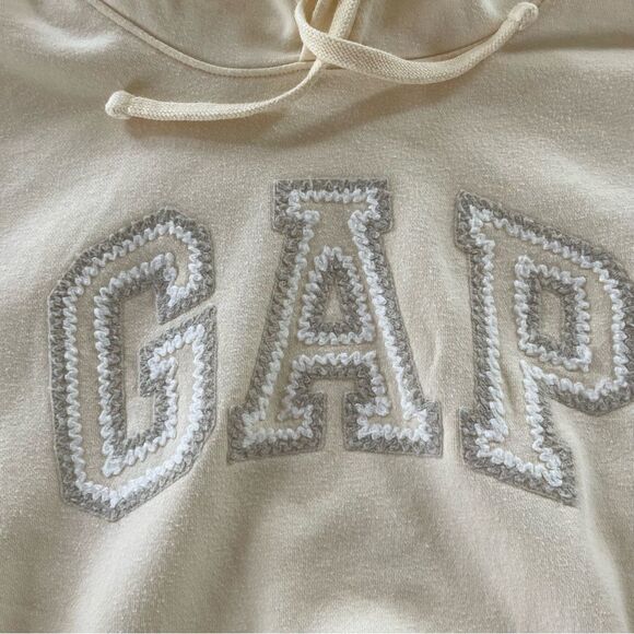 GAP Women’s Heritage Collection “Vanilla Pudding”Sweater Current Season M NWOT - Picture 3 of 10